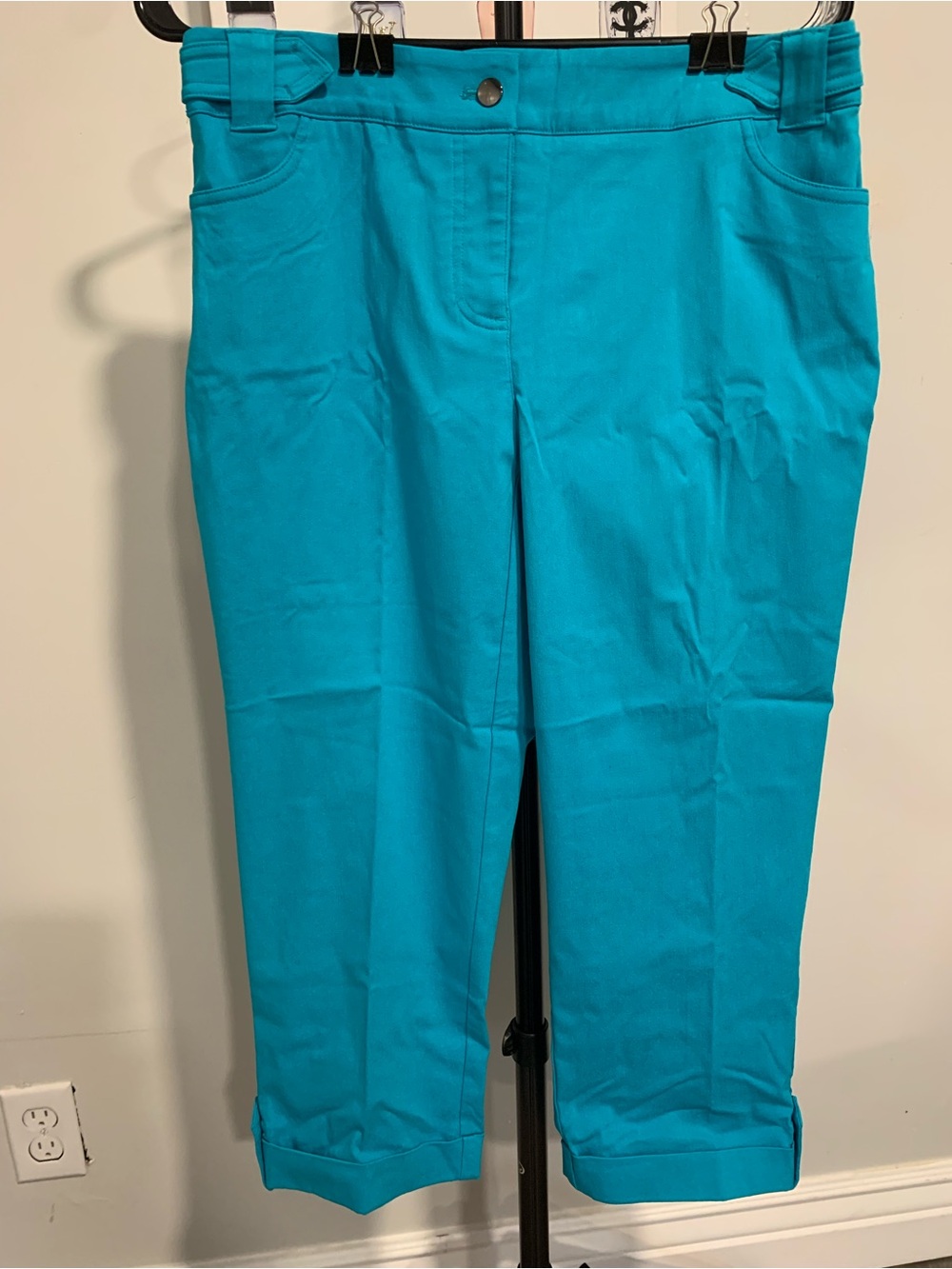NWT Classic Stretch Capri Pants in Bright Teal